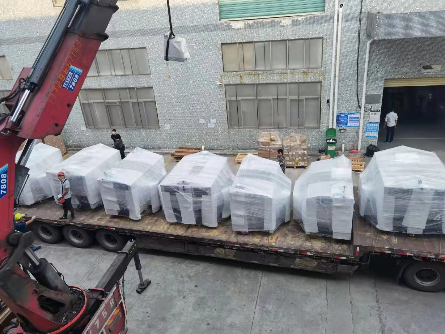 出貨啦，偉鴻創剛到倉庫一月的貼片機被華東客戶提走